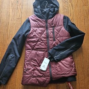 NWT XS Scarlett Volcom 4 in 1 vault snowboarding jacket ( never worn)
